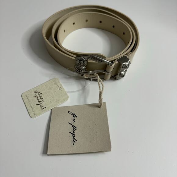 NWT FREE PEOPLE Primrose Leather Belt Mineral Silver M/L - Picture 2 of 5